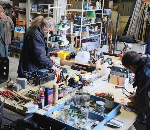 j'emprunte des outils pour bricoler